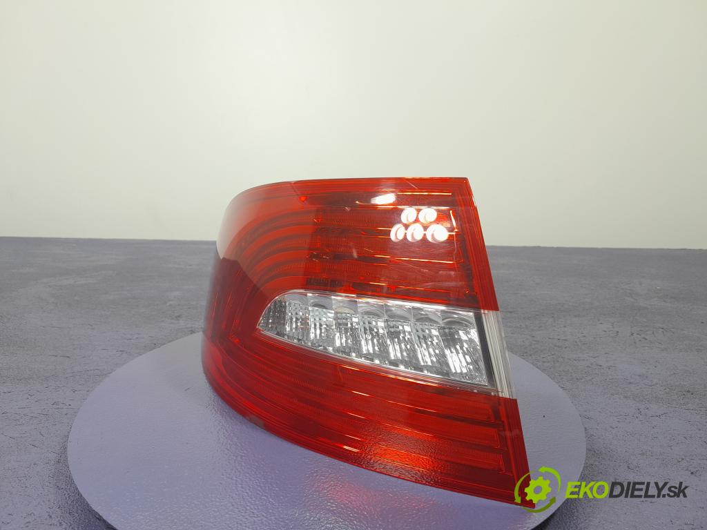 Skoda Superb 2015 svetlo / reflektor zad ľavá Vonkajsia: 3T5945095A