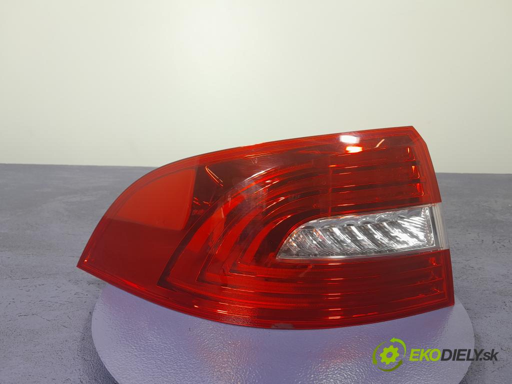 Skoda Superb 2015 svetlo / reflektor zad ľavá Vonkajsia: 3T5945095A