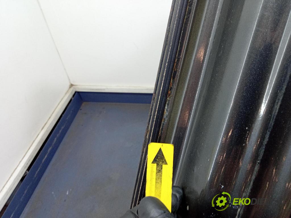 Opel Zafira 2009 dvere zad Vľavo:
