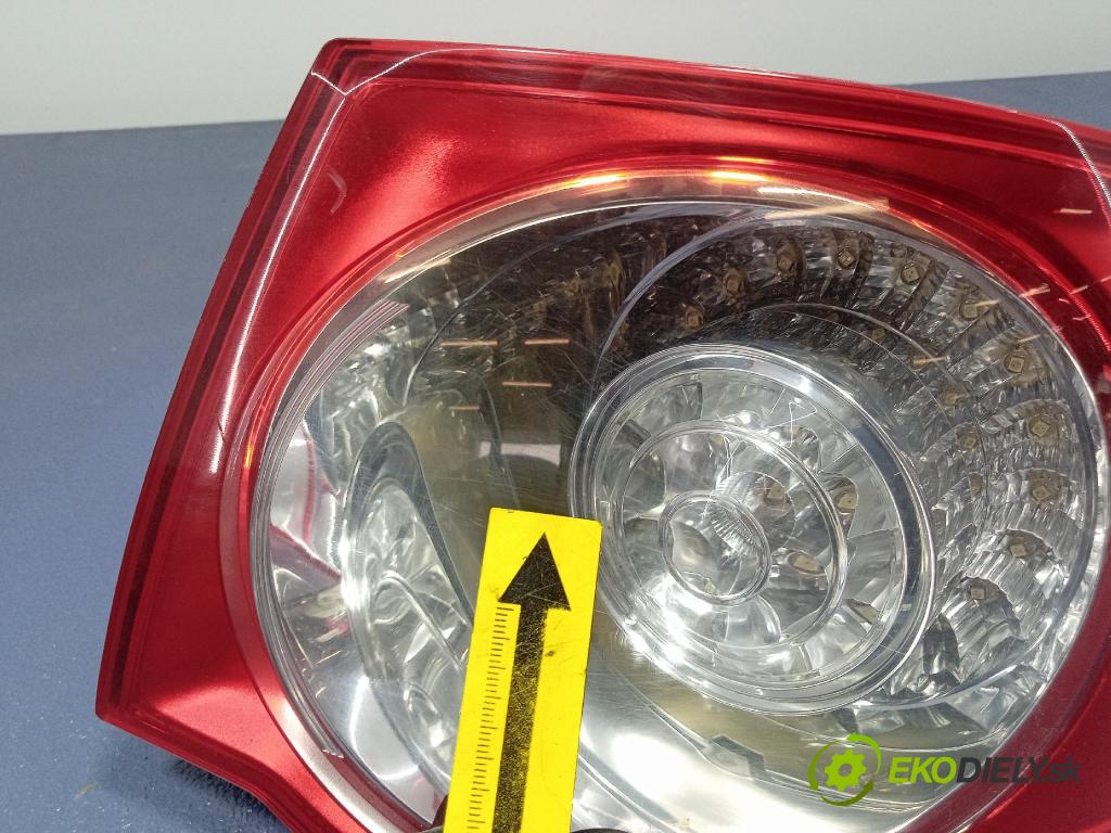 Vw Jetta 2006 svetlo / reflektor zad Prava: Vonkajsia: 1K5945096G