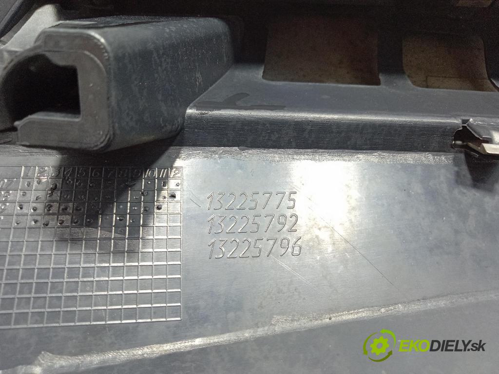 Opel Astra 2010 miežka / Gril: 13225775