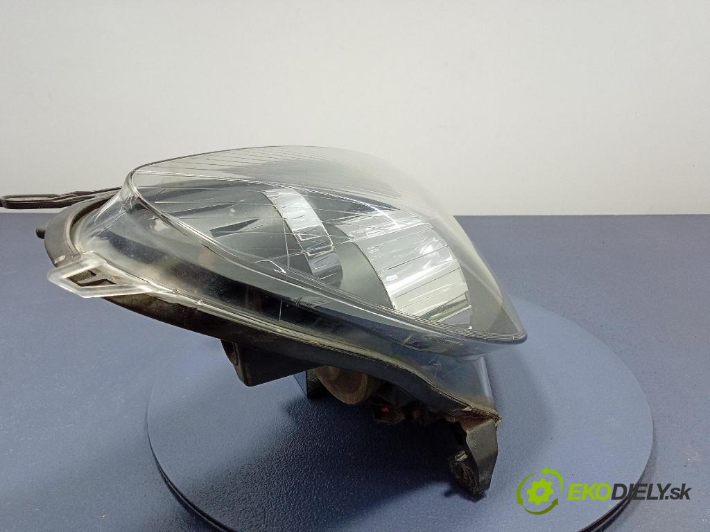 Opel Astra 2010 Reflektor: v pravo: 24451033