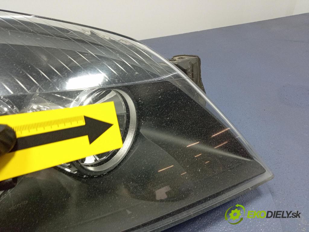 Opel Astra 2010 Reflektor: v pravo: 24451033