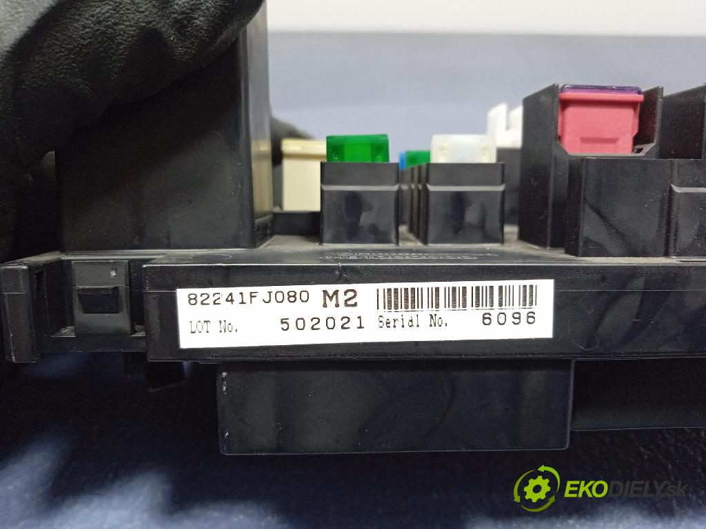 Subaru Xv 2015 skrinka Poistky: 82241FJ080
