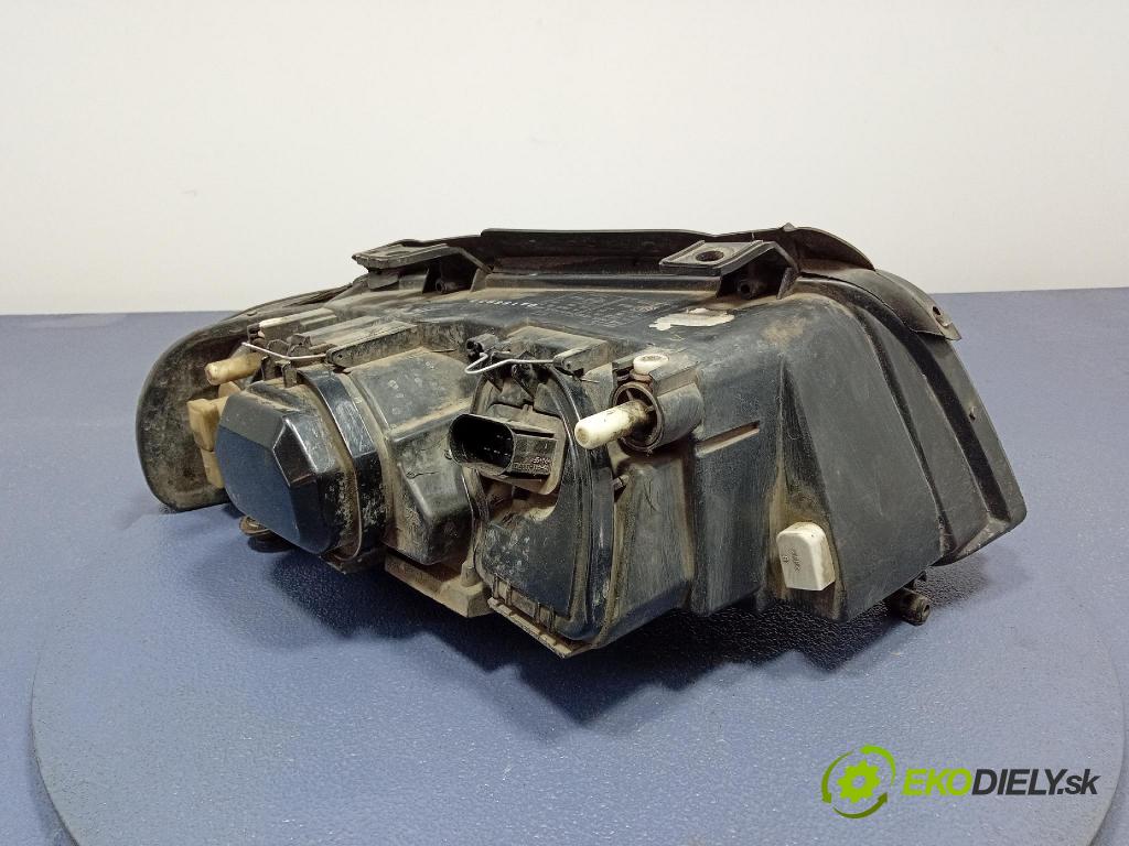 Audi A4 1999 Reflektor: Vľavo: