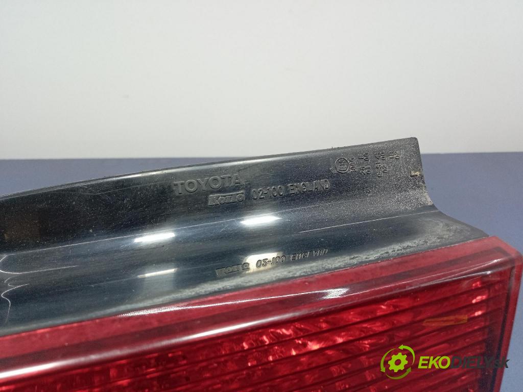 Toyota Corolla 2005 svetlo / reflektor zad ľavá Vonkajsia: 81560-02300