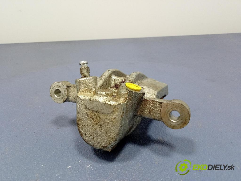 Toyota Corolla 2005 brzdič brzdový zad Vľavo: 4B2141L