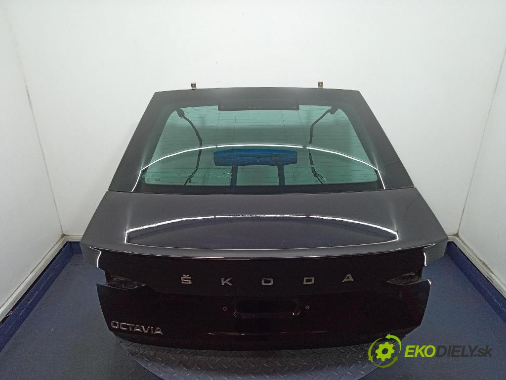 Skoda Octavia 2020 zadna dveře kufra: kufra: