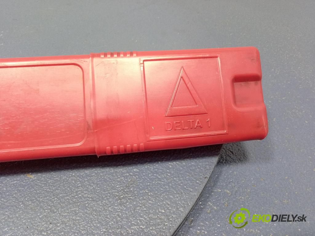 Audi A4 2001 Trojúhelník 8D9860251B