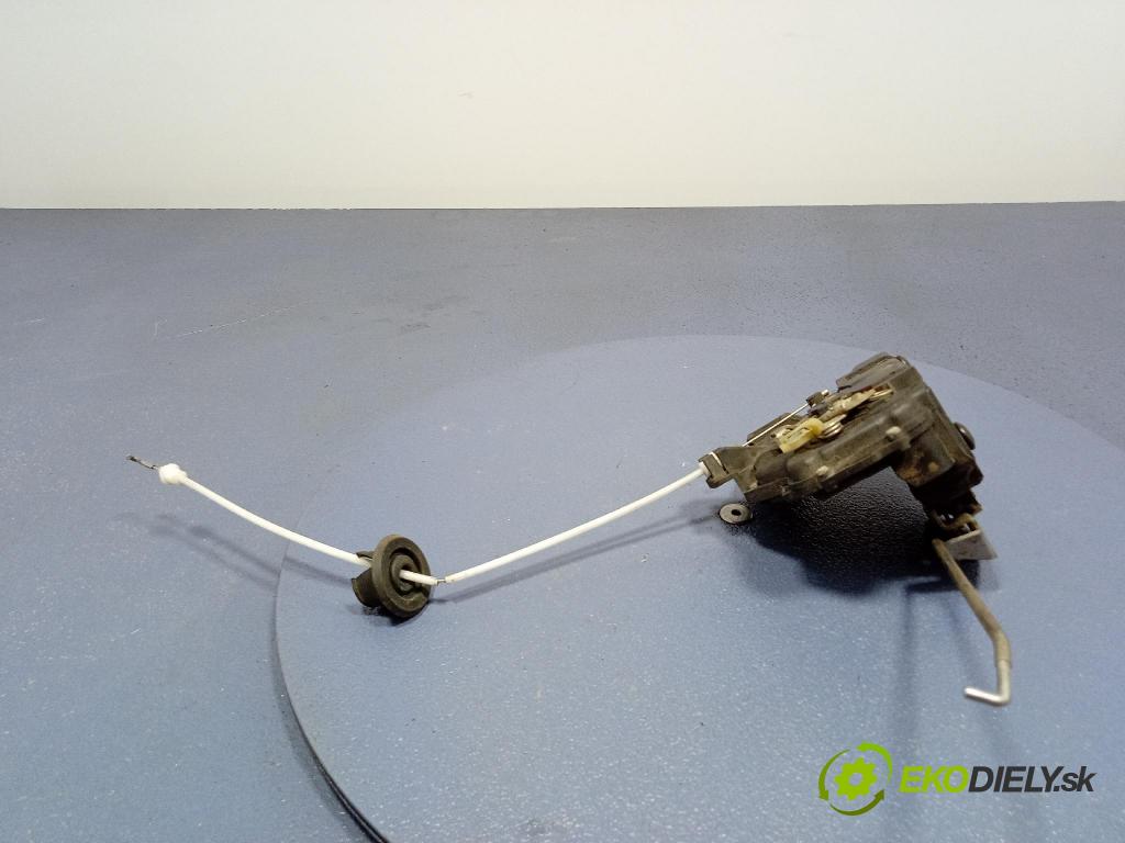 Audi A4 2001 zámok dvere Predné Vľavo: