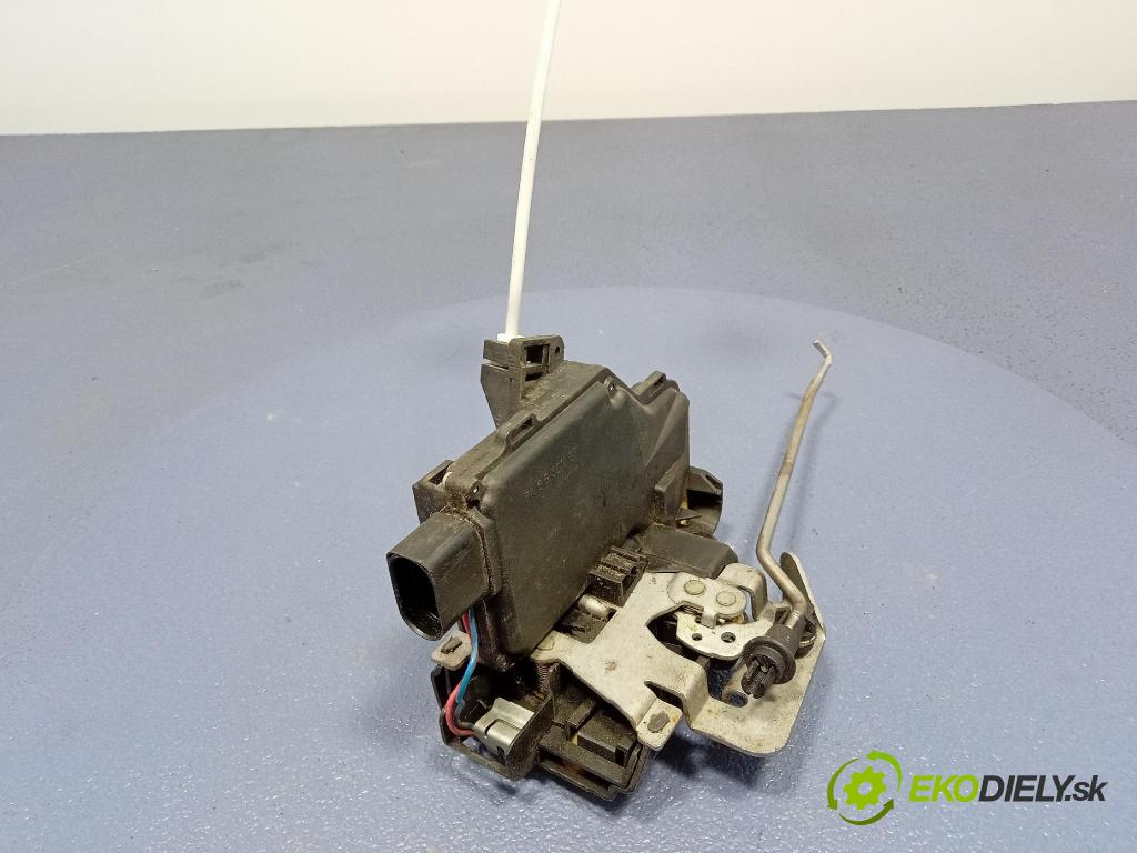 Audi A4 2001 zámok dvere Predné Vľavo: