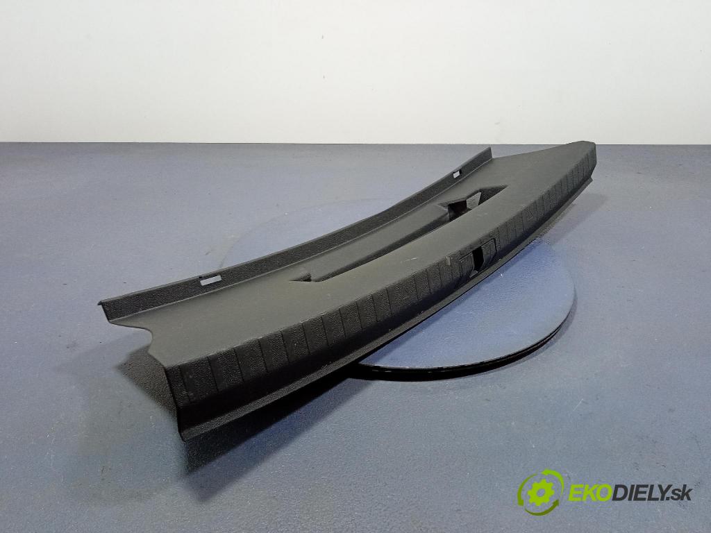 Skoda Octavia 2020 kryt Plast: Interiéry: 5E6863459A