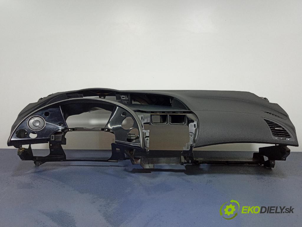 Honda Civic 2007 kokpit,pristrojová doska