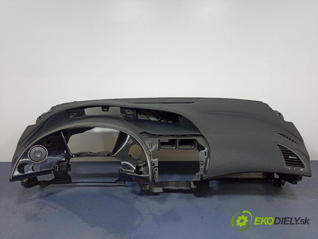 Honda Civic 2007 kokpit,pristrojová doska