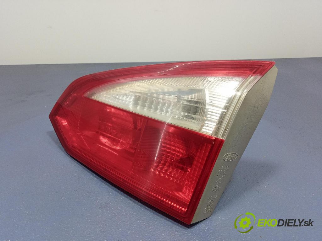 Ford Focus 2014 svetlo / reflektor zad Prava: Vnútri: BM51-13A602-BC
