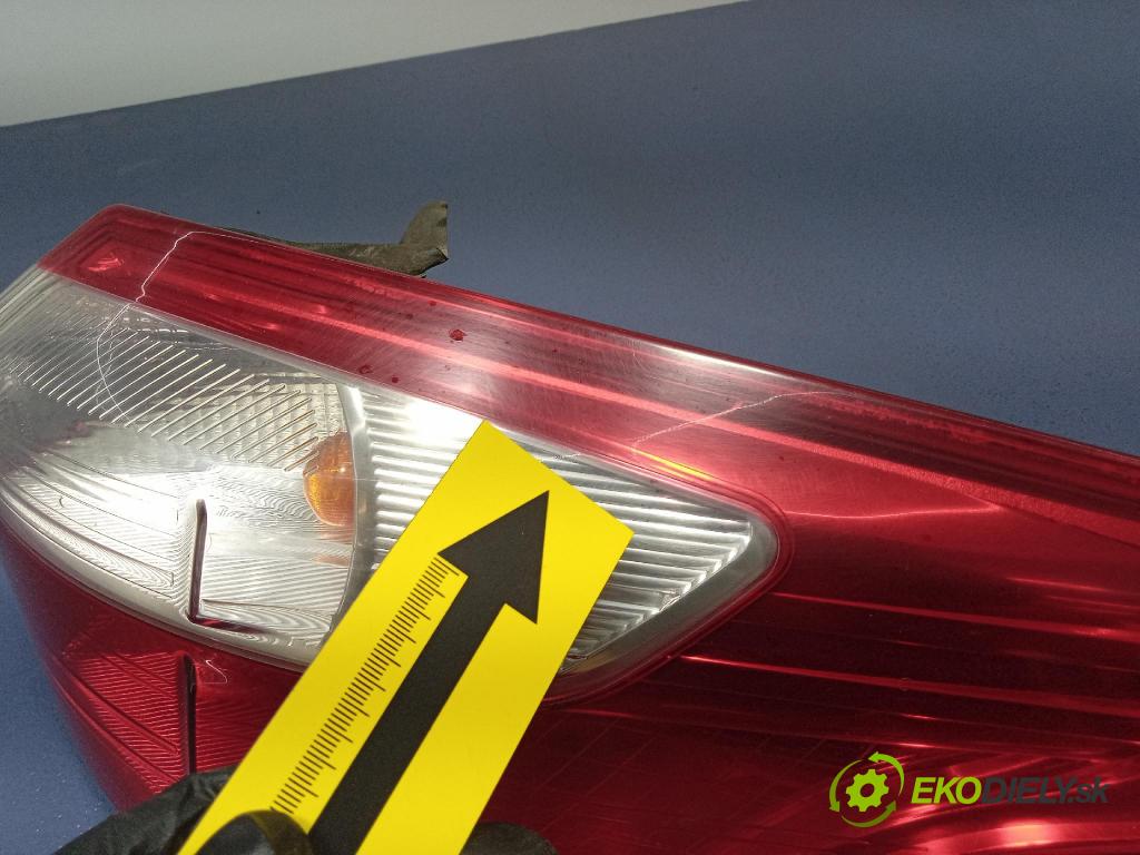 Ford Focus 2014 svetlo / reflektor zad Prava: Vonkajsia: