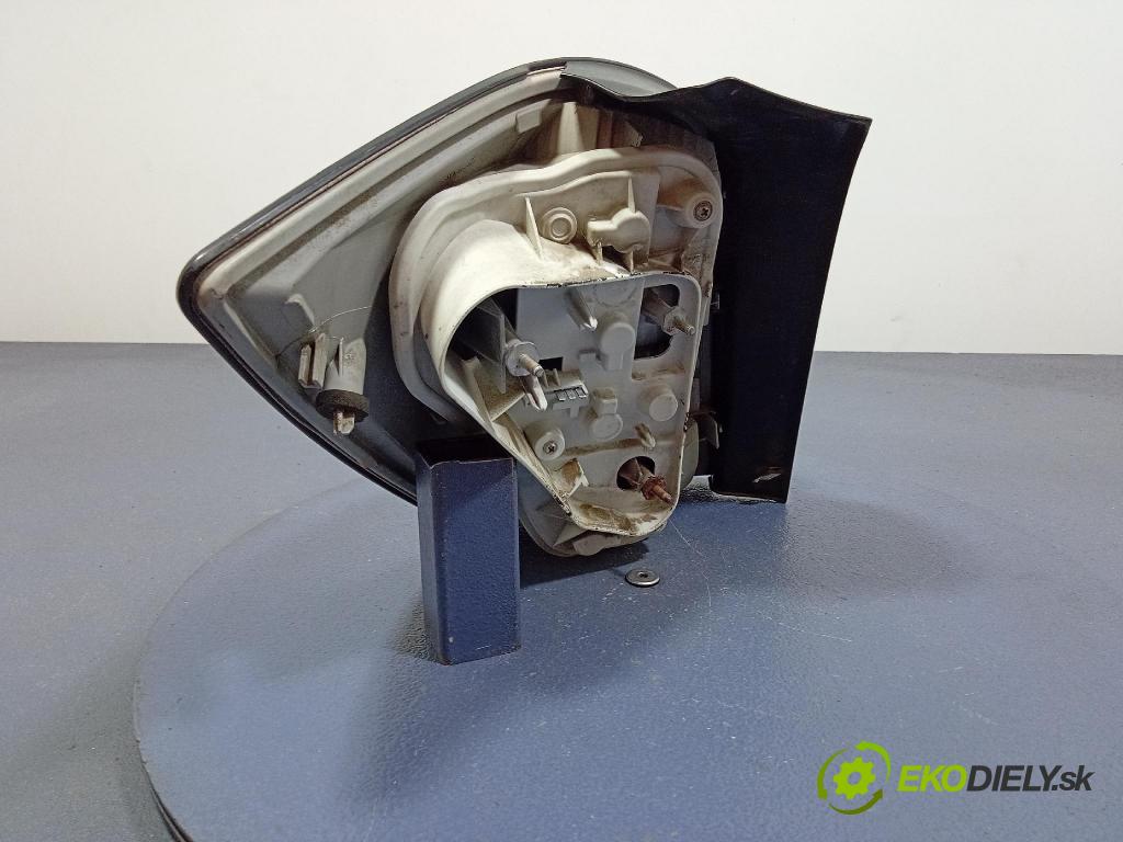 Opel Astra 2004 svetlo / reflektor zad Prava: Vonkajsia: 24451840