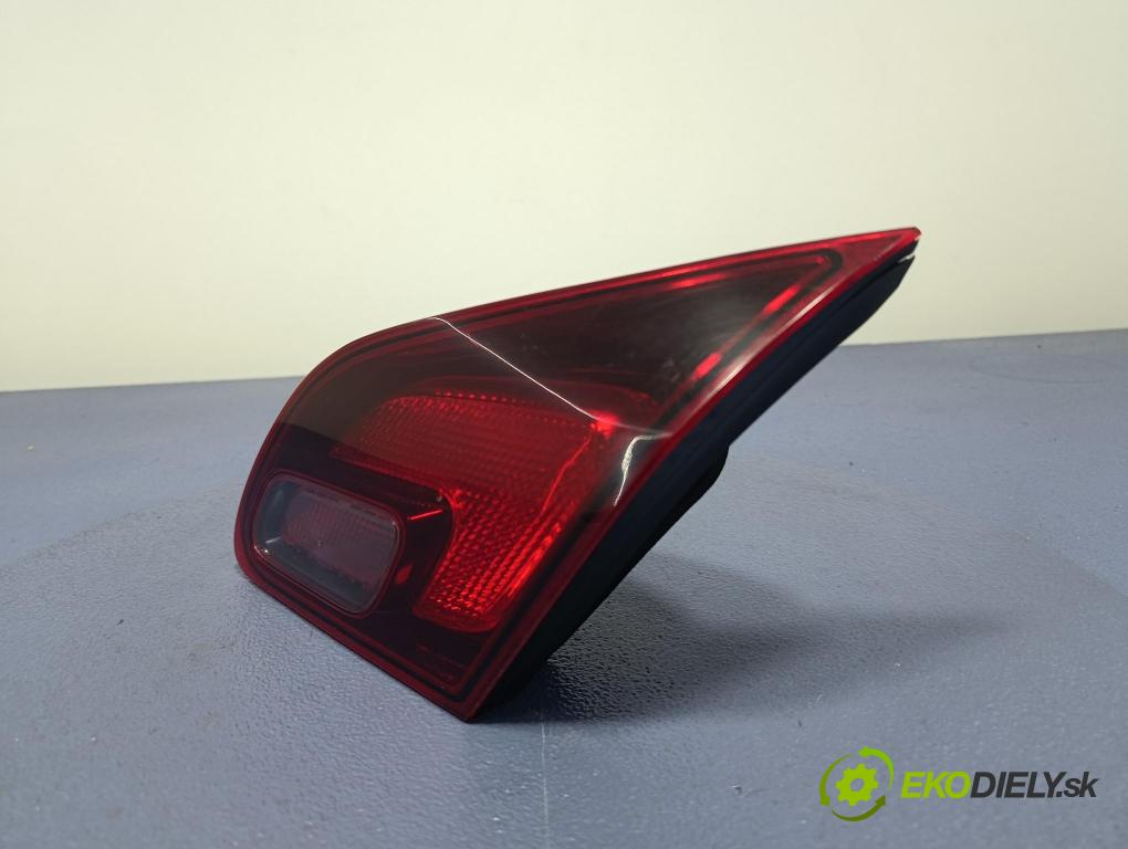 Opel Astra 2013 svetlo / reflektor zad Prava: Vnútri: