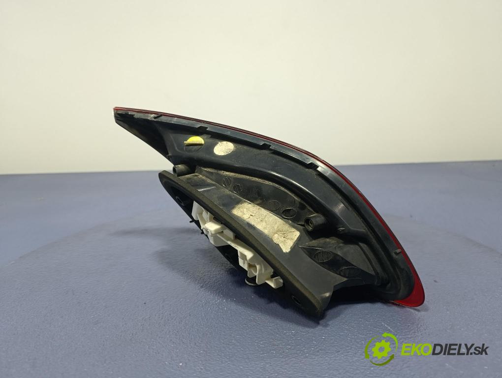 Opel Astra 2013 svetlo / reflektor zad Prava: Vnútri: