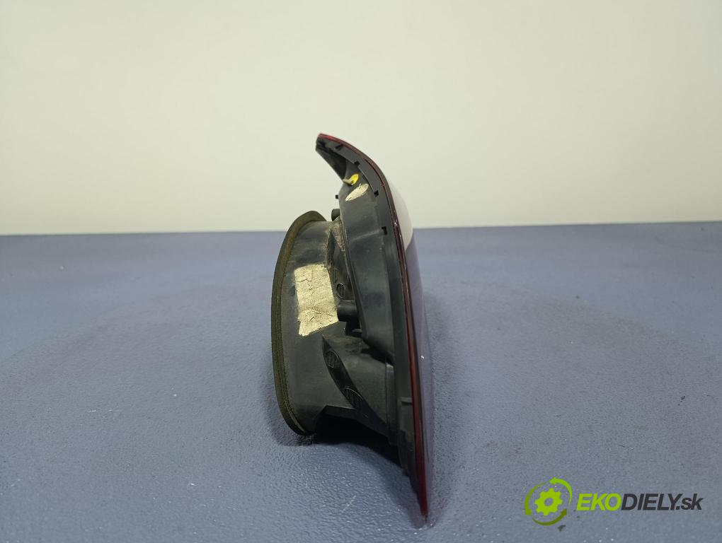 Opel Astra 2013 svetlo / reflektor zad Prava: Vnútri: