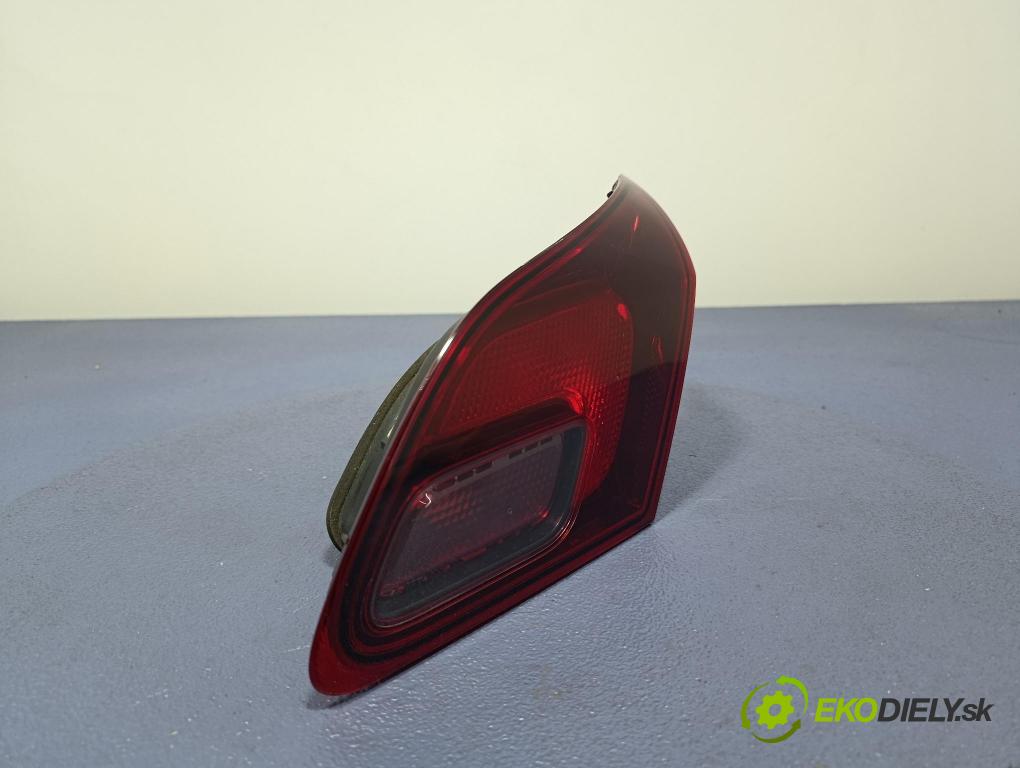 Opel Astra 2013 svetlo / reflektor zad Prava: Vnútri: