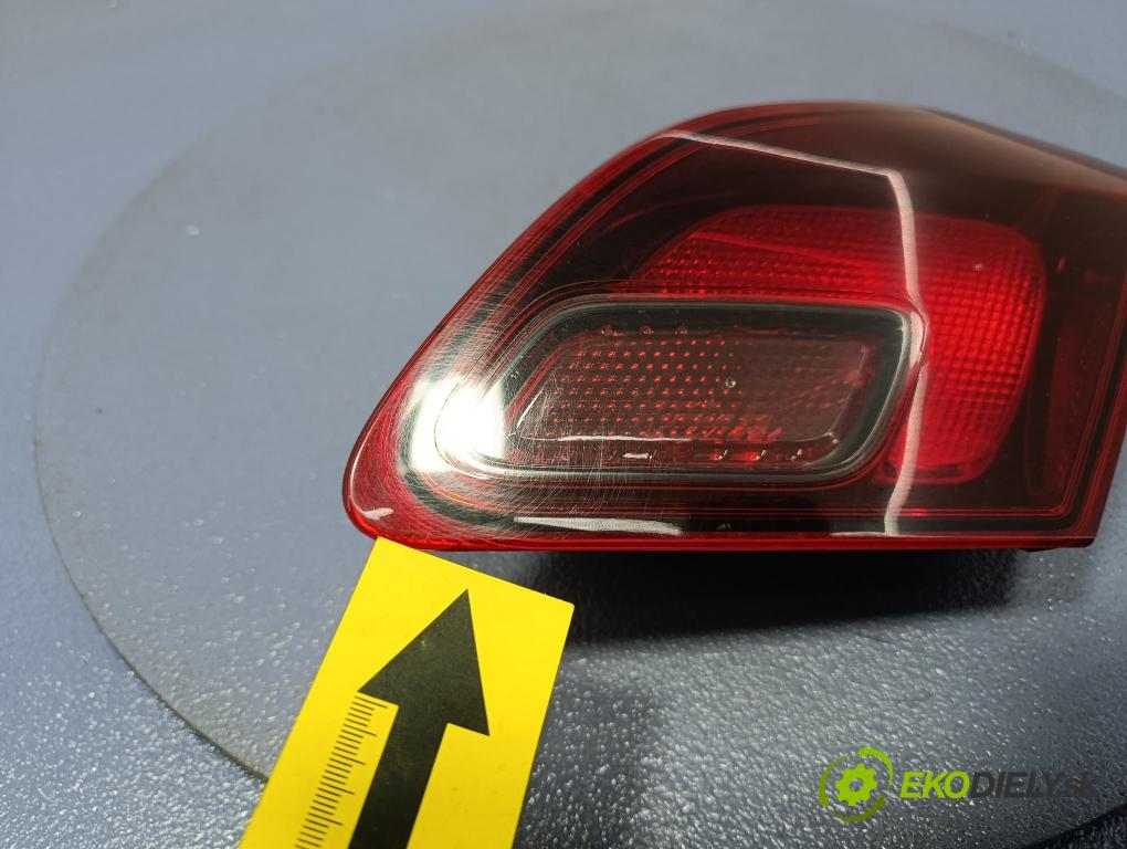 Opel Astra 2013 svetlo / reflektor zad Prava: Vnútri: