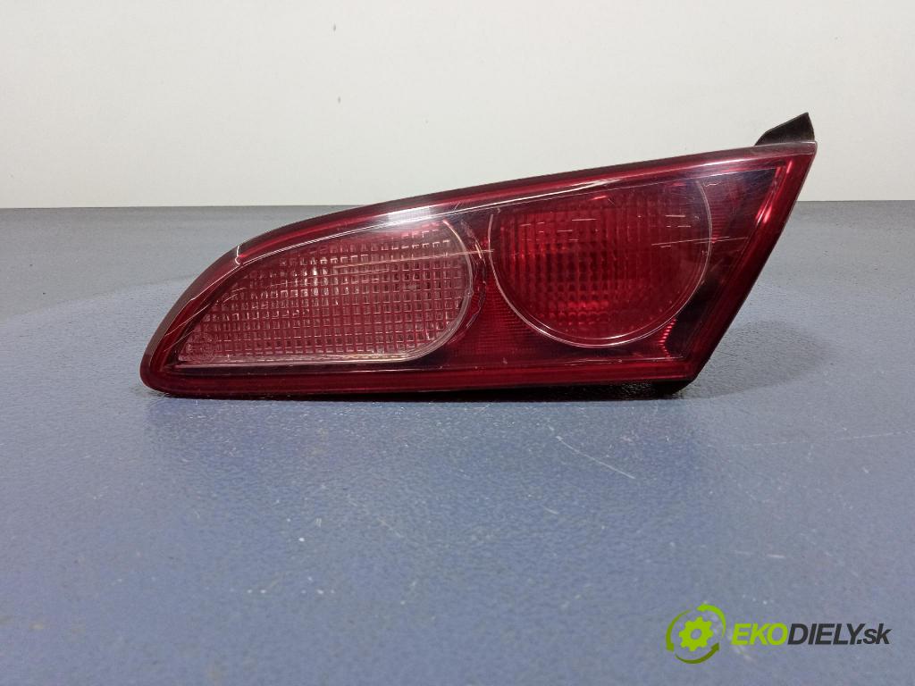 Alfa romeo 159 2007 svetlo / reflektor zad Prava: Vnútri: