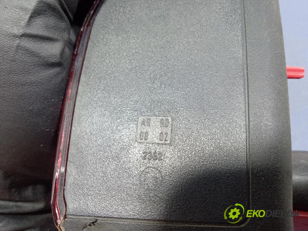 Alfa romeo 159 2007 svetlo / reflektor zad Prava: Vnútri: