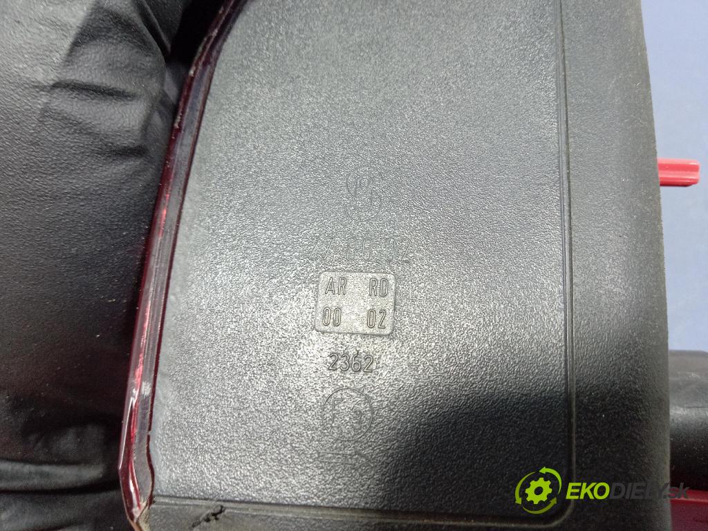 Alfa romeo 159 2007 svetlo / reflektor zad Prava: Vnútri: