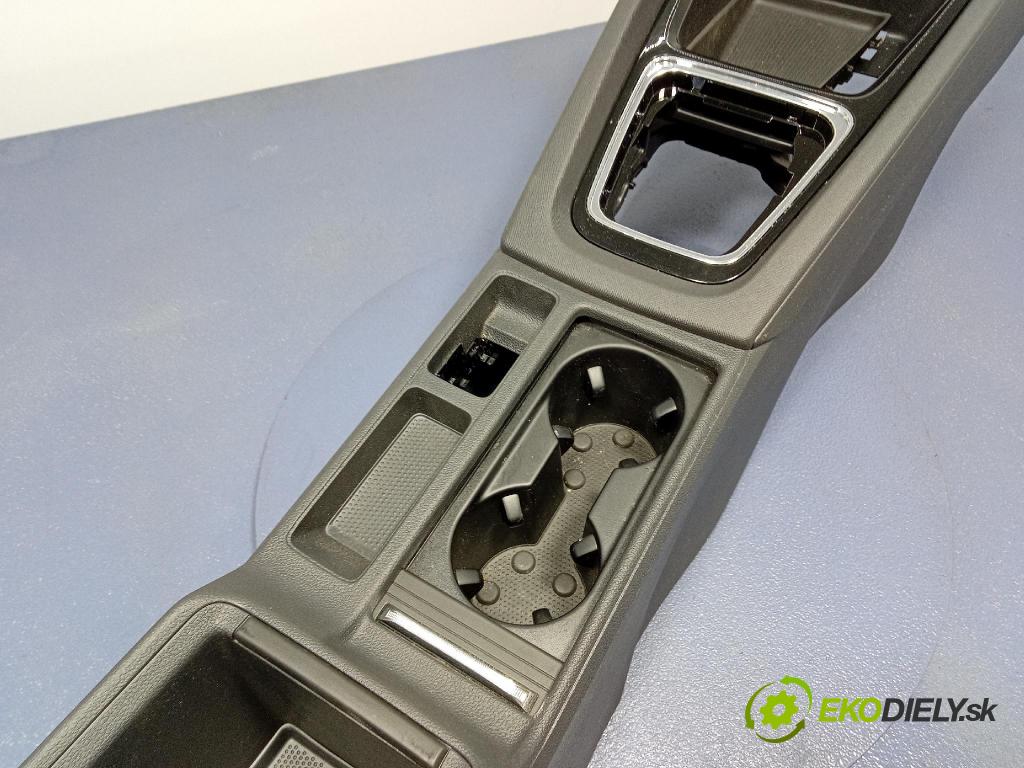 Skoda Octavia 2020 tunel Stredný: 5E4863241A