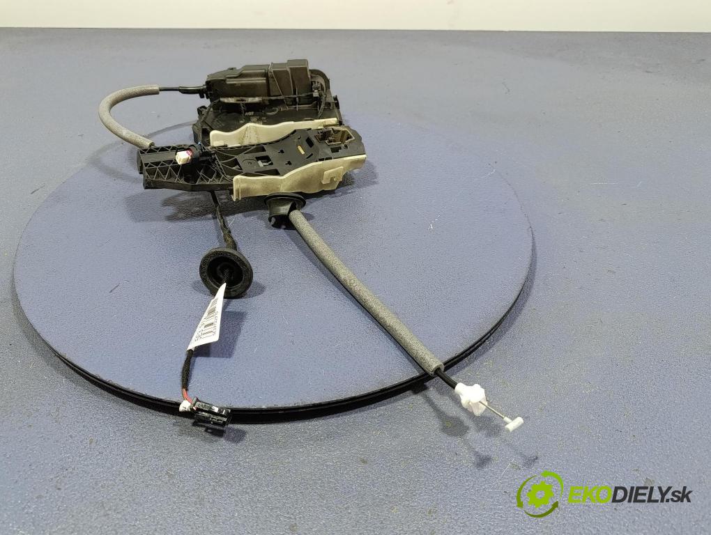 Skoda Octavia 2020 zámok dvere zad v pravo: 5TA839016L