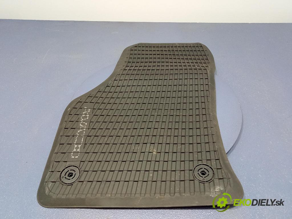 Skoda Octavia 2020 koberec do auta 5E4061500B