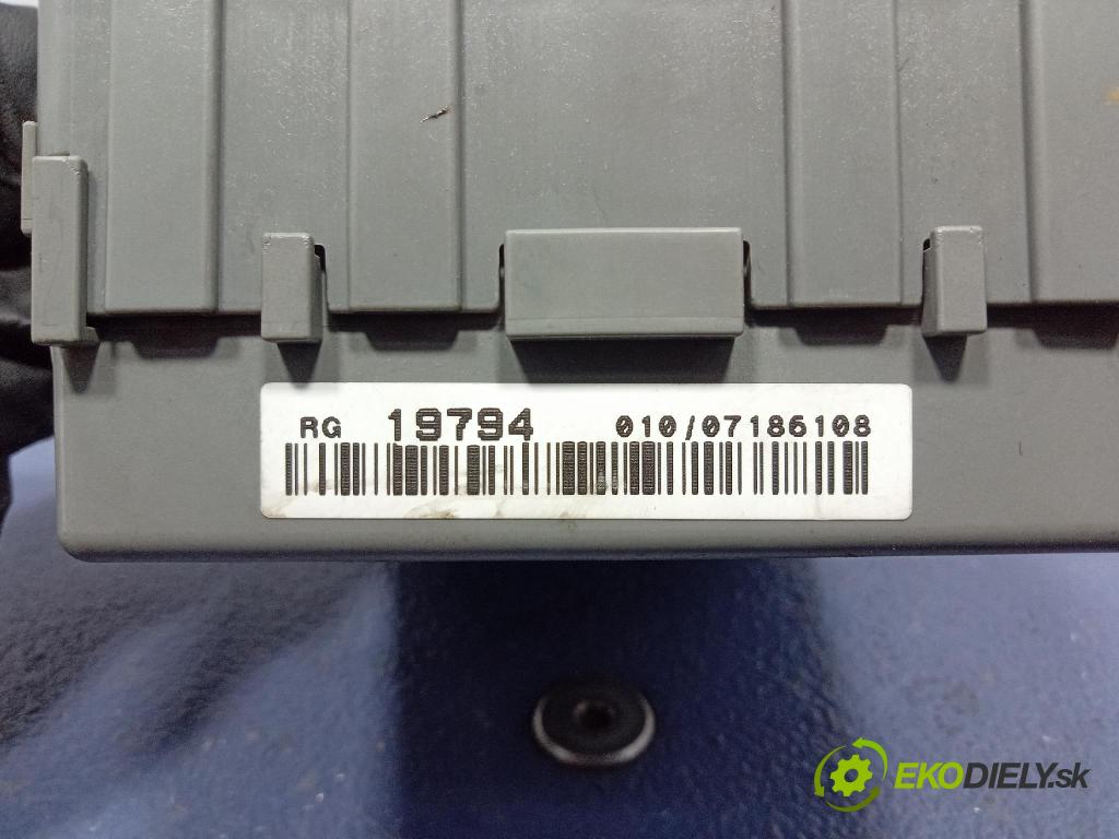 Honda Civic 2007 skrinka Poistky: SMG-G230