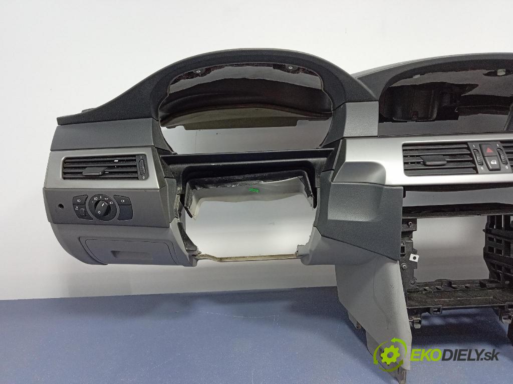 Bmw Seria 5 2005 kokpit,pristrojová doska 7156287