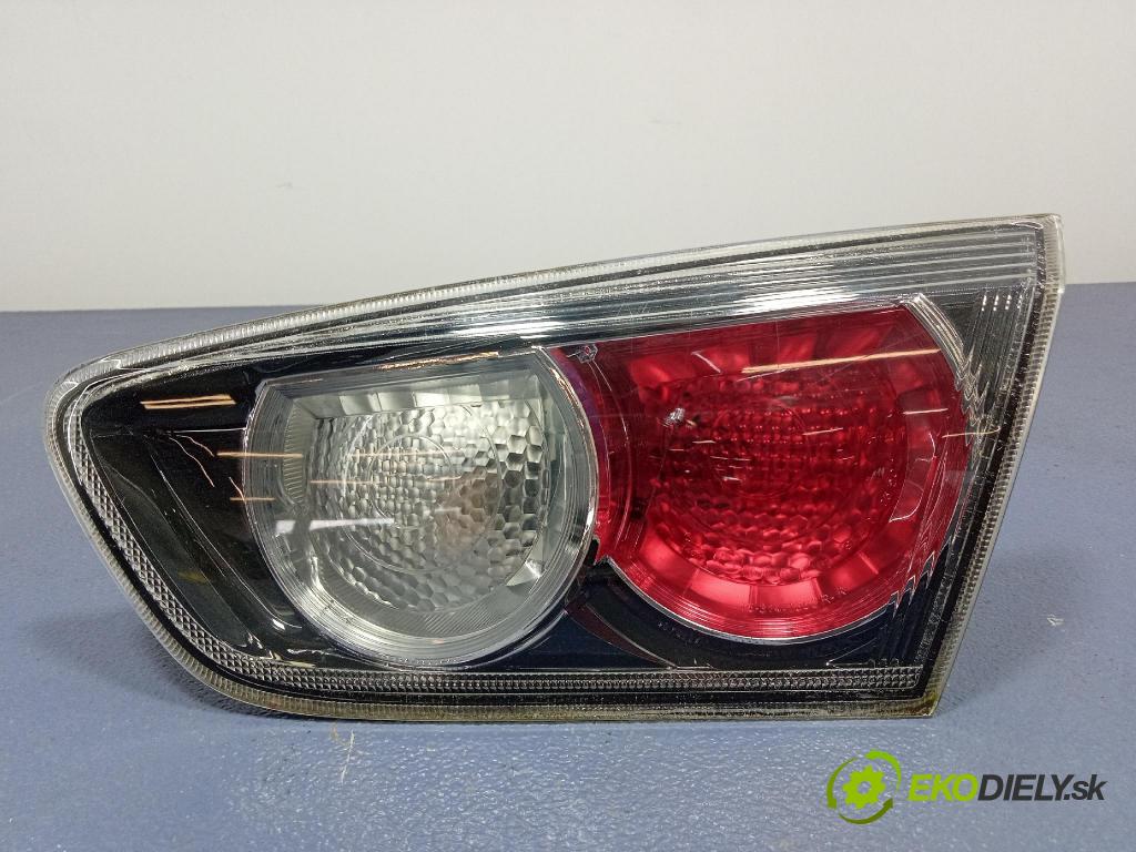 Mitsubishi Lancer 2011 světlo Zad: Práva: Uvnitř