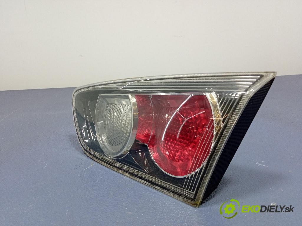 Mitsubishi Lancer 2011 světlo Zad: Práva: Uvnitř