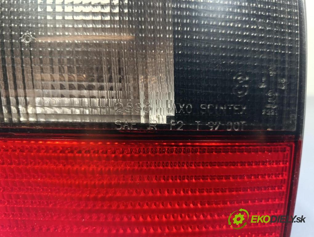 Saab 9-5 2001 svetlo / reflektor zad Prava: Vnútri: