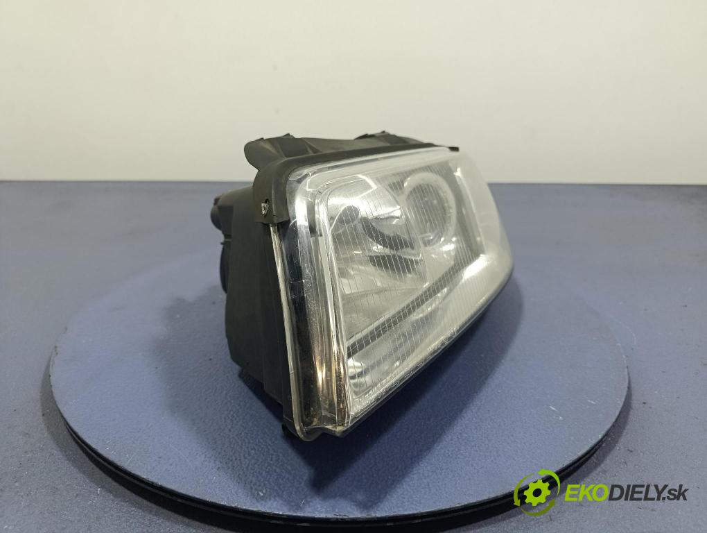 Audi A4 2000 Reflektor: Vľavo: 8D0941003AK