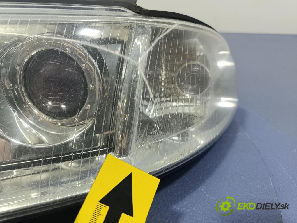 Audi A4 2000 Reflektor: Vľavo: 8D0941003AK