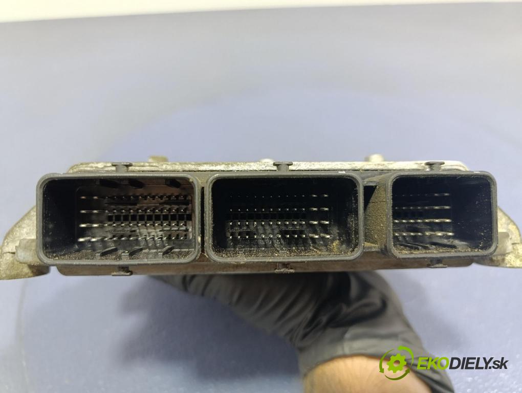 Volvo V50 2005 riadiaca jednotka Motor: 30743623