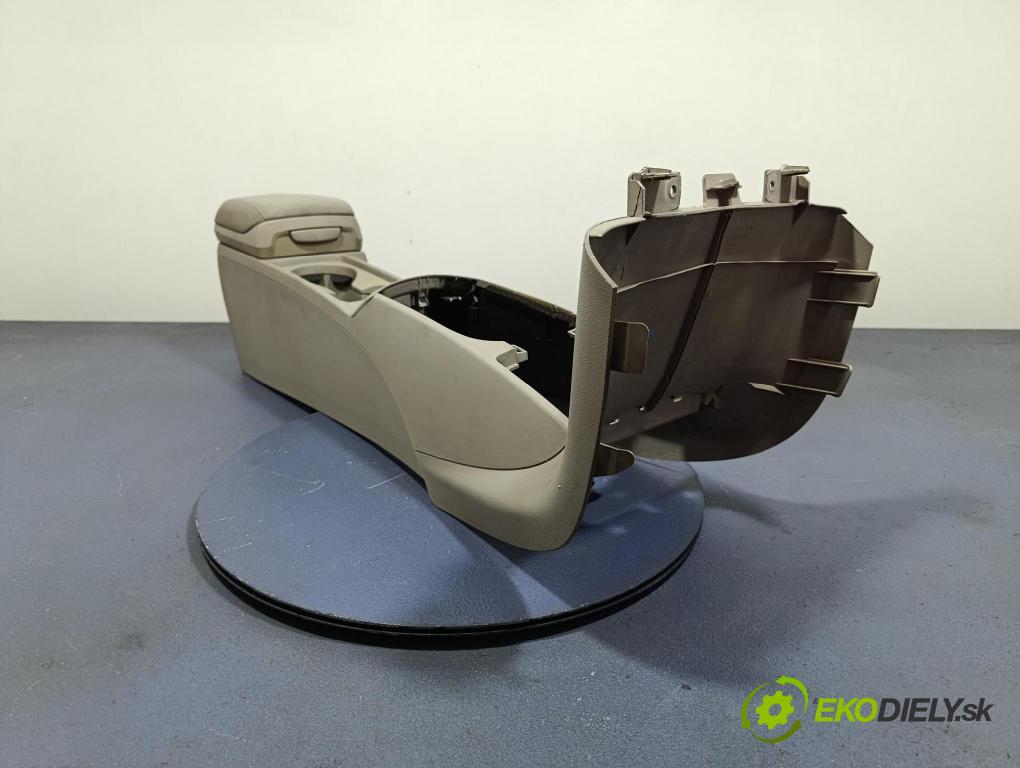 Volvo V50 2005 tunel Stredný: 8687408