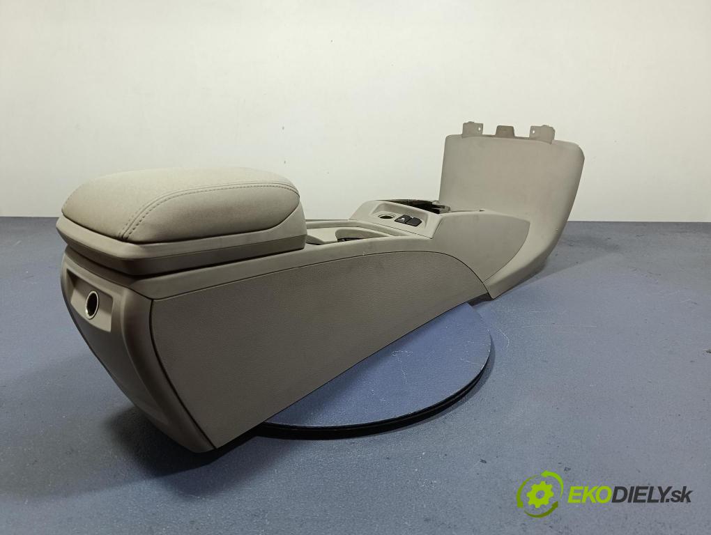 Volvo V50 2005 tunel Stredný: 8687408