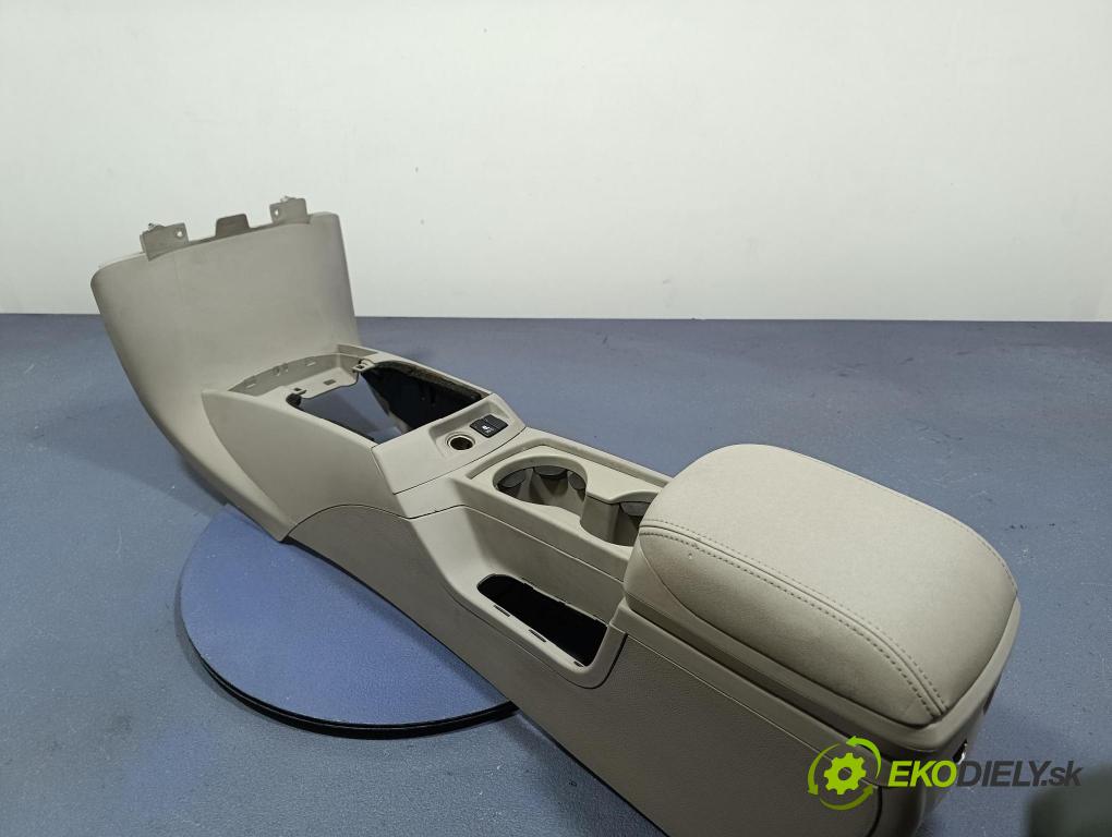 Volvo V50 2005 tunel Stredný: 8687408