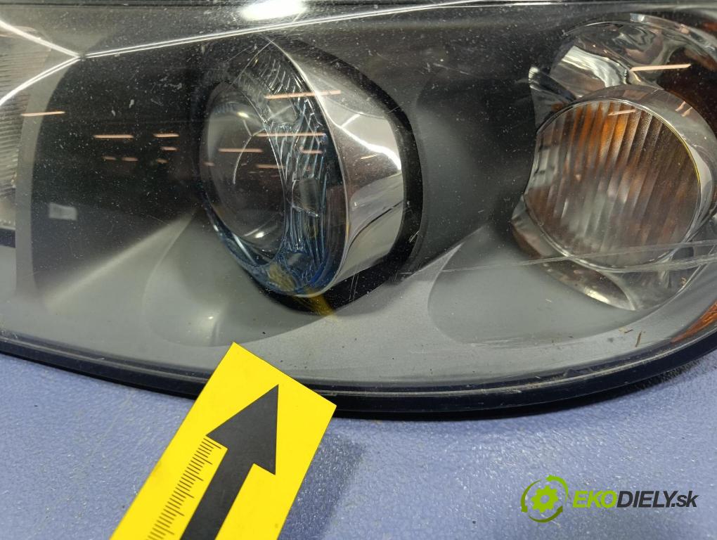Volvo V50 2005 Reflektor: Vľavo: 30698895