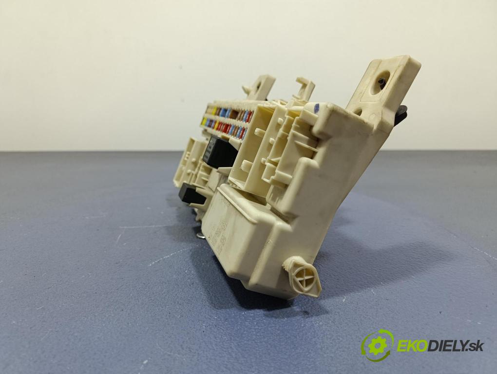 Volvo V50 2005 skrinka Poistky: 30728906