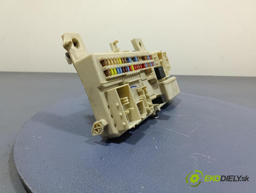 Volvo V50 2005 skrinka Poistky: 30728906
