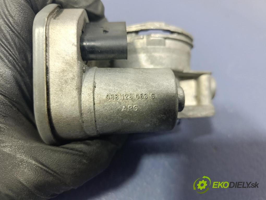 Audi A3 2006 klapka 038128063G