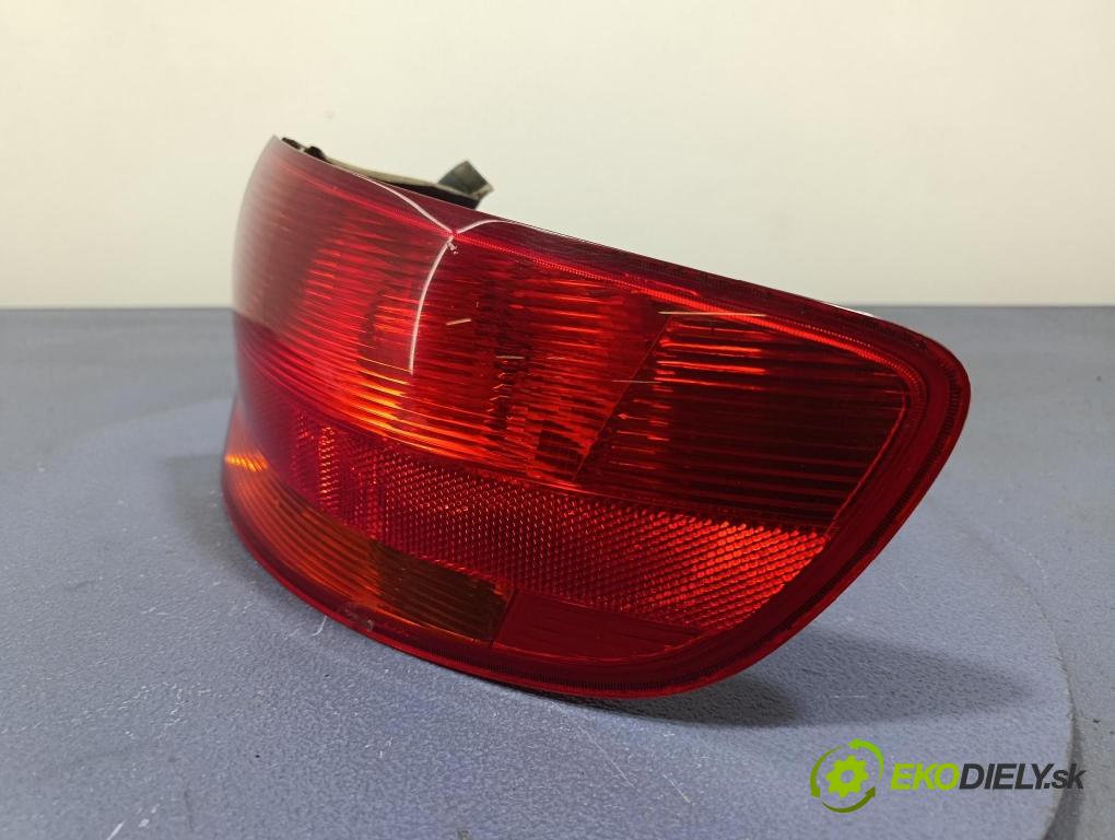 Audi A3 2006 svetlo / reflektor zad Prava: Vonkajsia: 8P4945096C