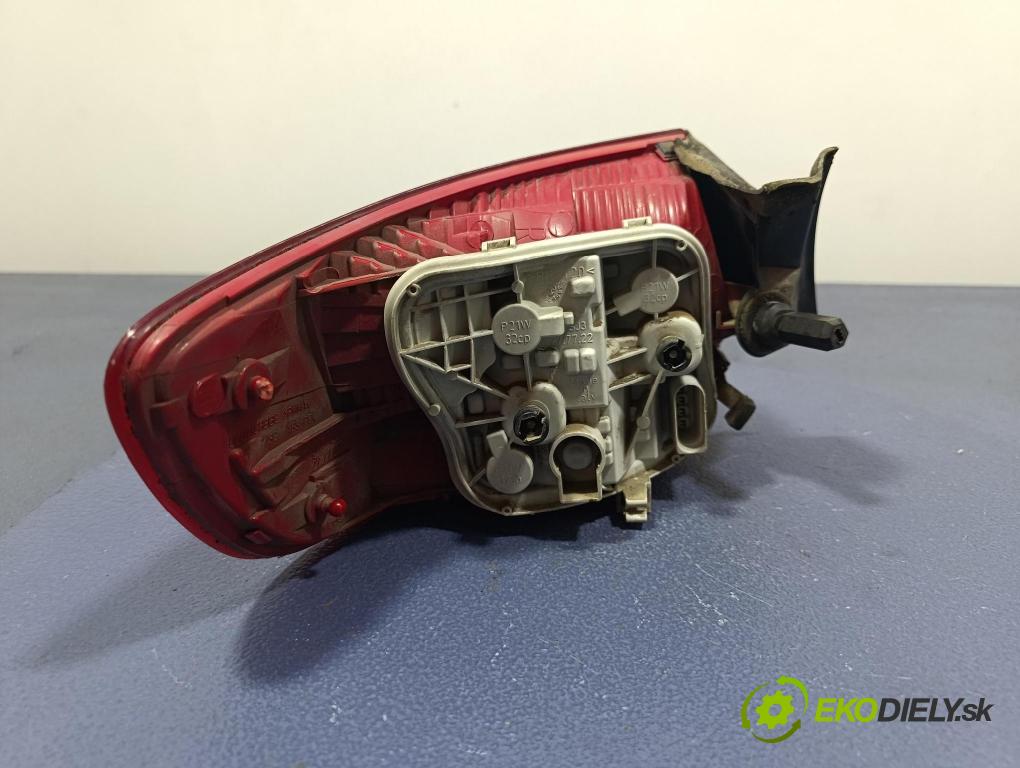 Audi A3 2006 svetlo / reflektor zad Prava: Vonkajsia: 8P4945096C