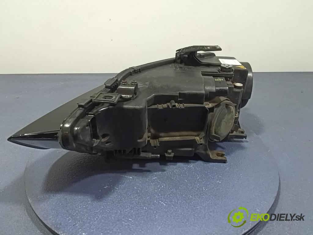 Audi A4 0 Reflektor: v pravo: 8K0941006C
